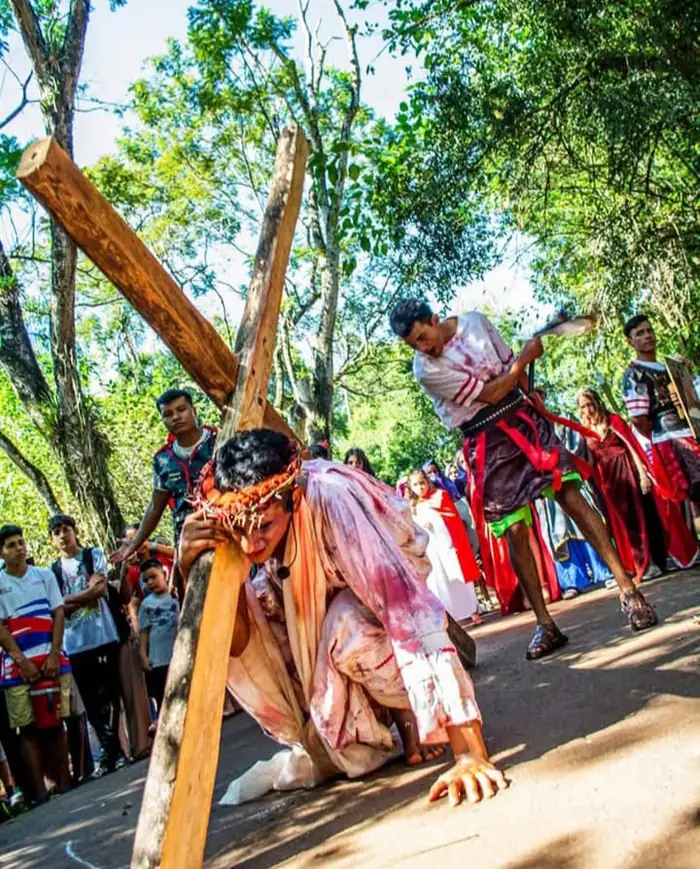 Representación del Vía Crucis de la Selva en Jardín América, Semana Santa